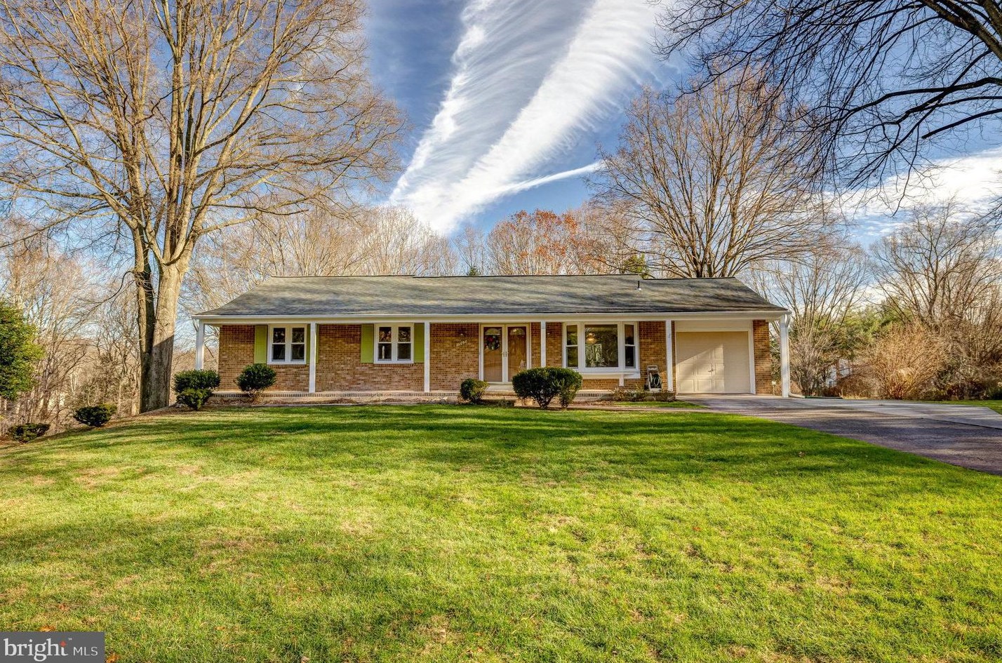 1505 Gingerwood Ct, Vienna, VA 22182-1437