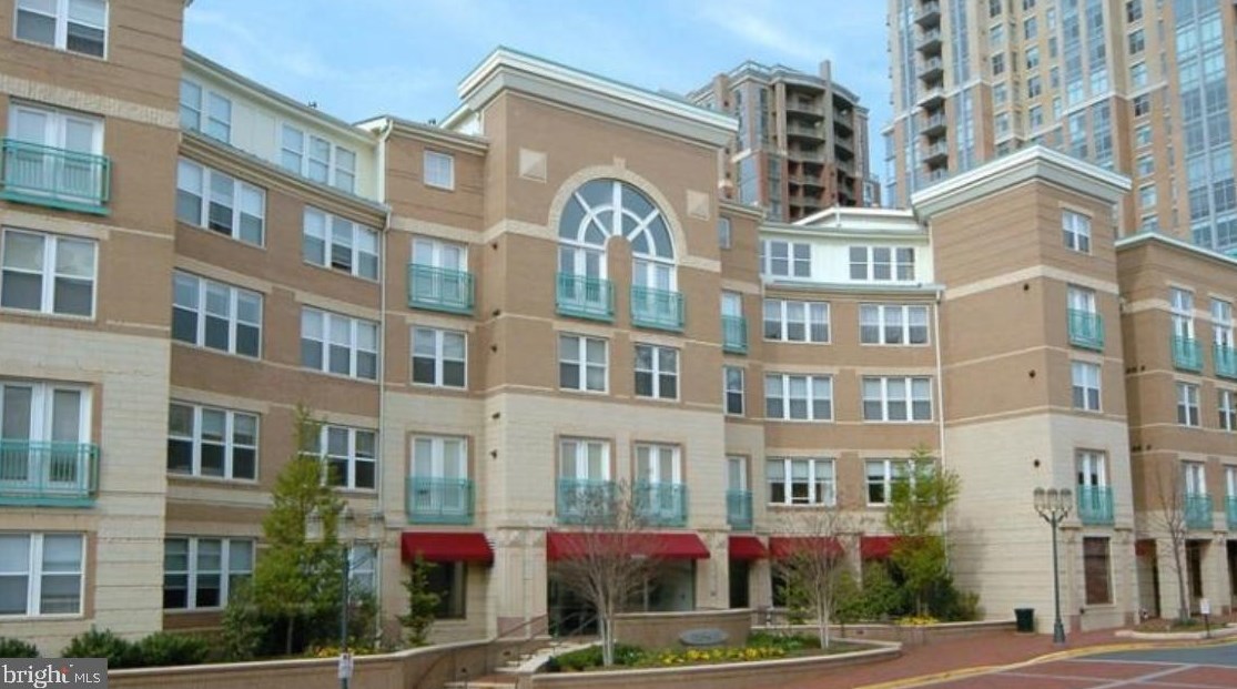 12000 Market St #364, Herndon, VA 20190
