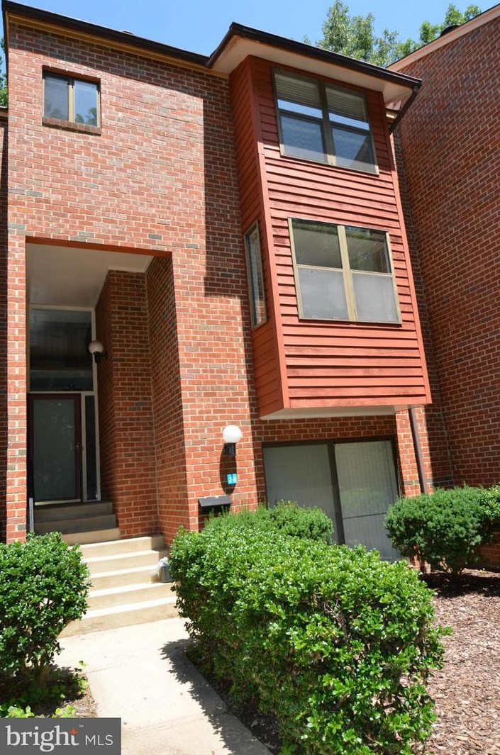 11524 Sunder Ct, Herndon, VA 20190