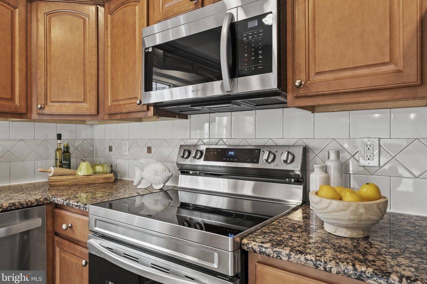 14944 Ampstead Ct, Centreville VA  20120-1849 exterior