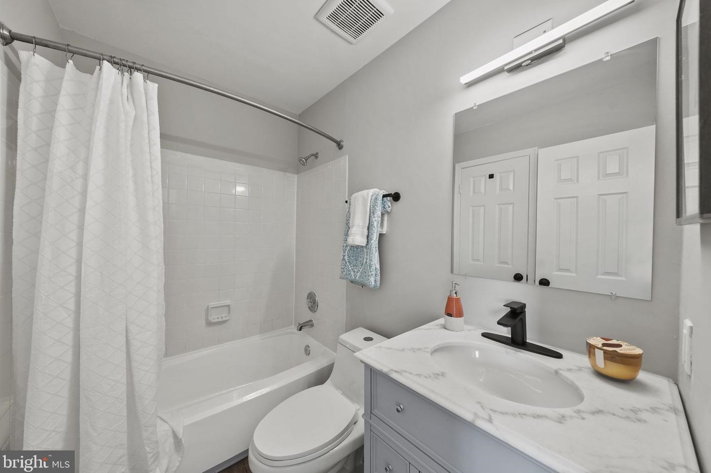 14944 Ampstead Ct, Centreville VA  20120-1849 exterior