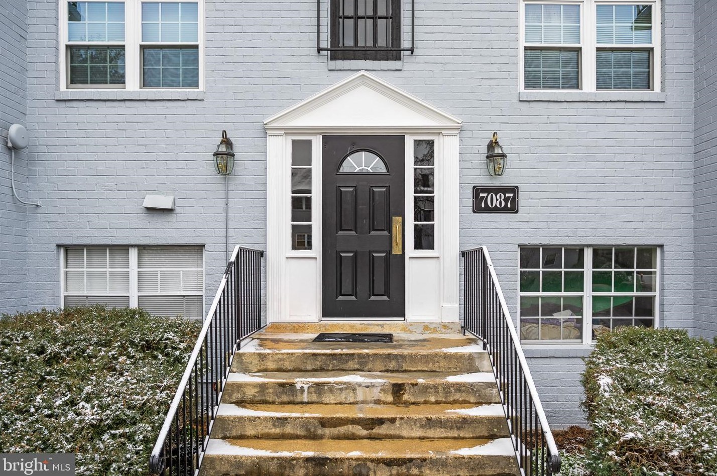 7087 Spring Garden Dr #202, Springfield, VA 22150