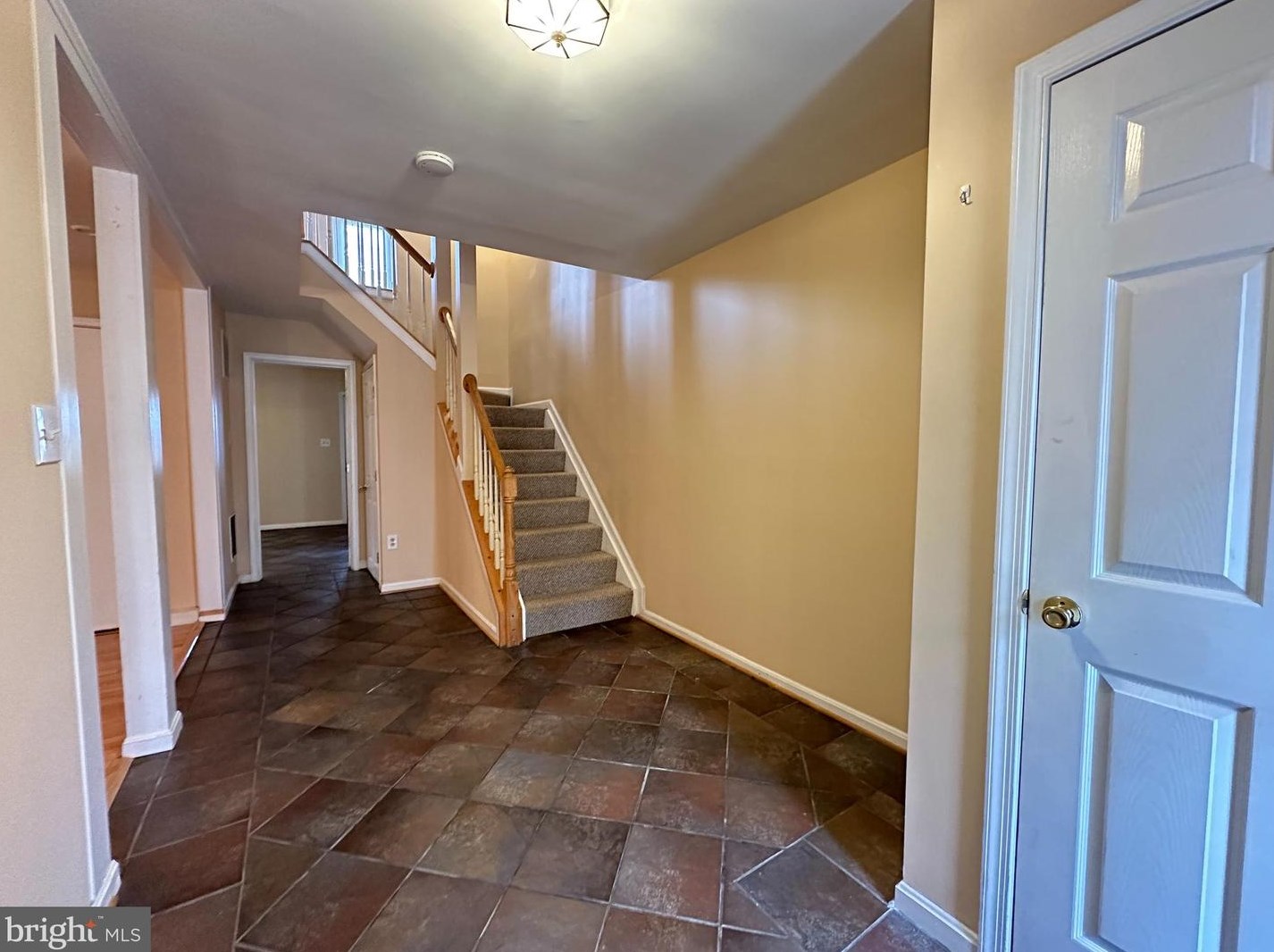 2434 Clover Field Cir, Herndon, VA 20171