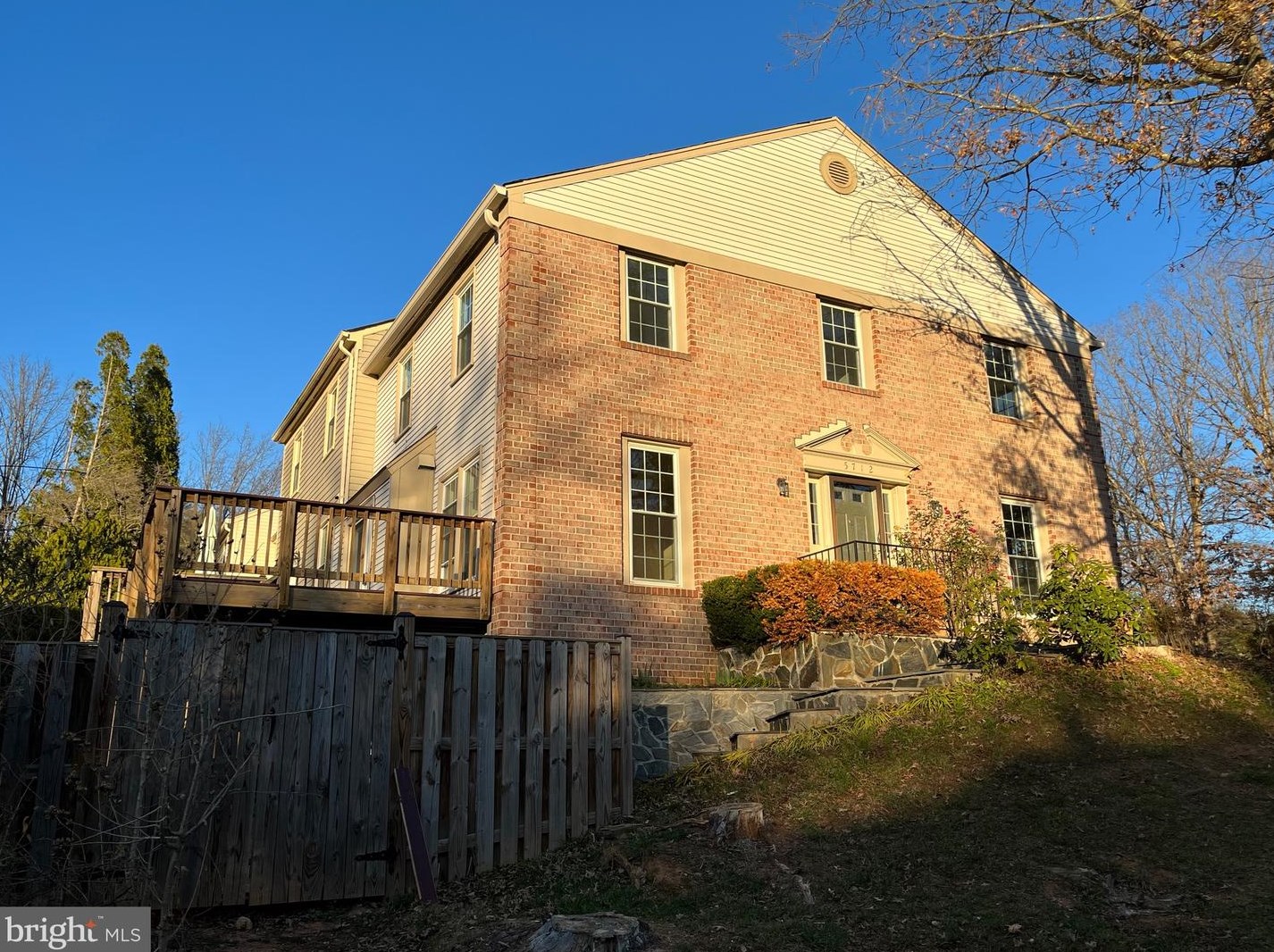 5712 Crownleigh Ct, Springfield, VA 22015