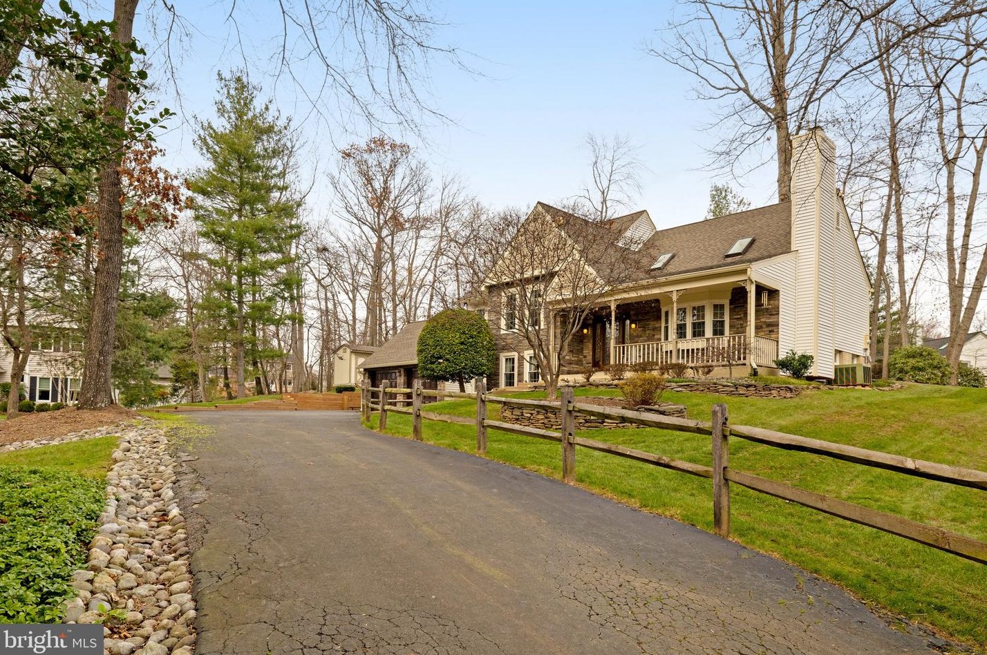 3546 Valeview Dr, Vienna, VA 22124-2244