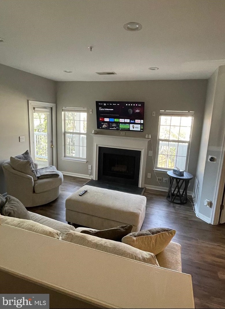 1712 Lake Shore Crest Dr Apt 22, Herndon, VA 20190