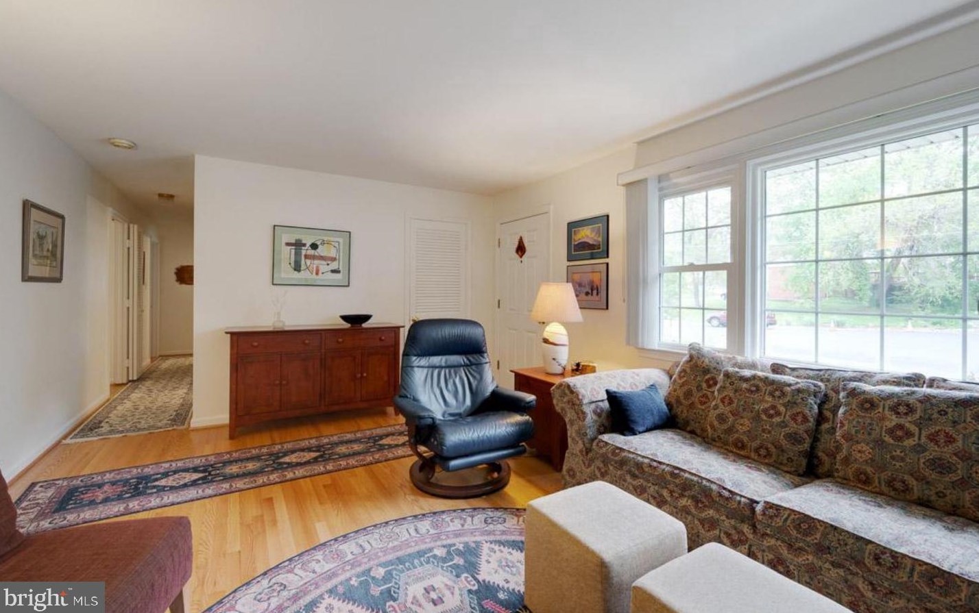 6801 Dillon Ave, Mc Lean VA  22101-4435 exterior