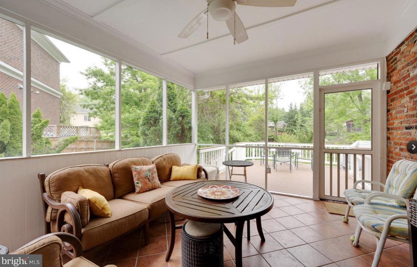 6801 Dillon Ave, Mc Lean VA  22101-4435 exterior