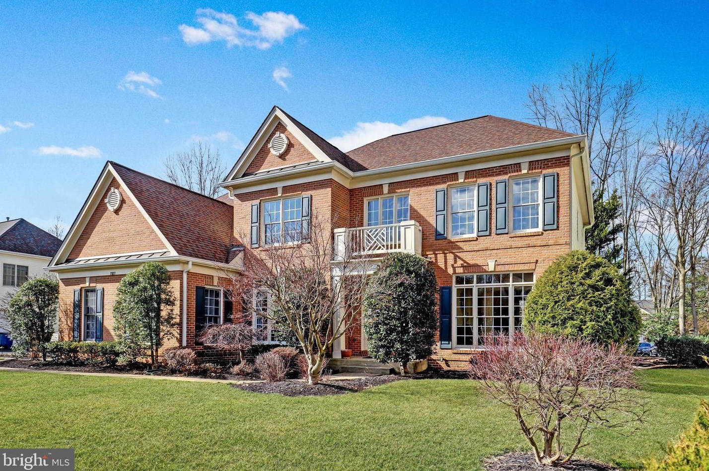 7377 Hunters Oak Ct, Springfield, VA 22150