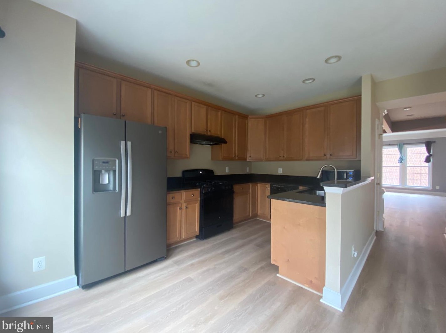 2482 Mahogany Tree Ln, Herndon, VA 20171