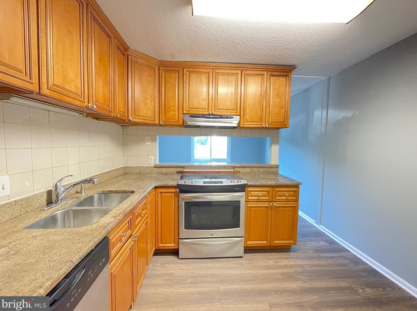 621 Center St #t4, Herndon, VA 20170