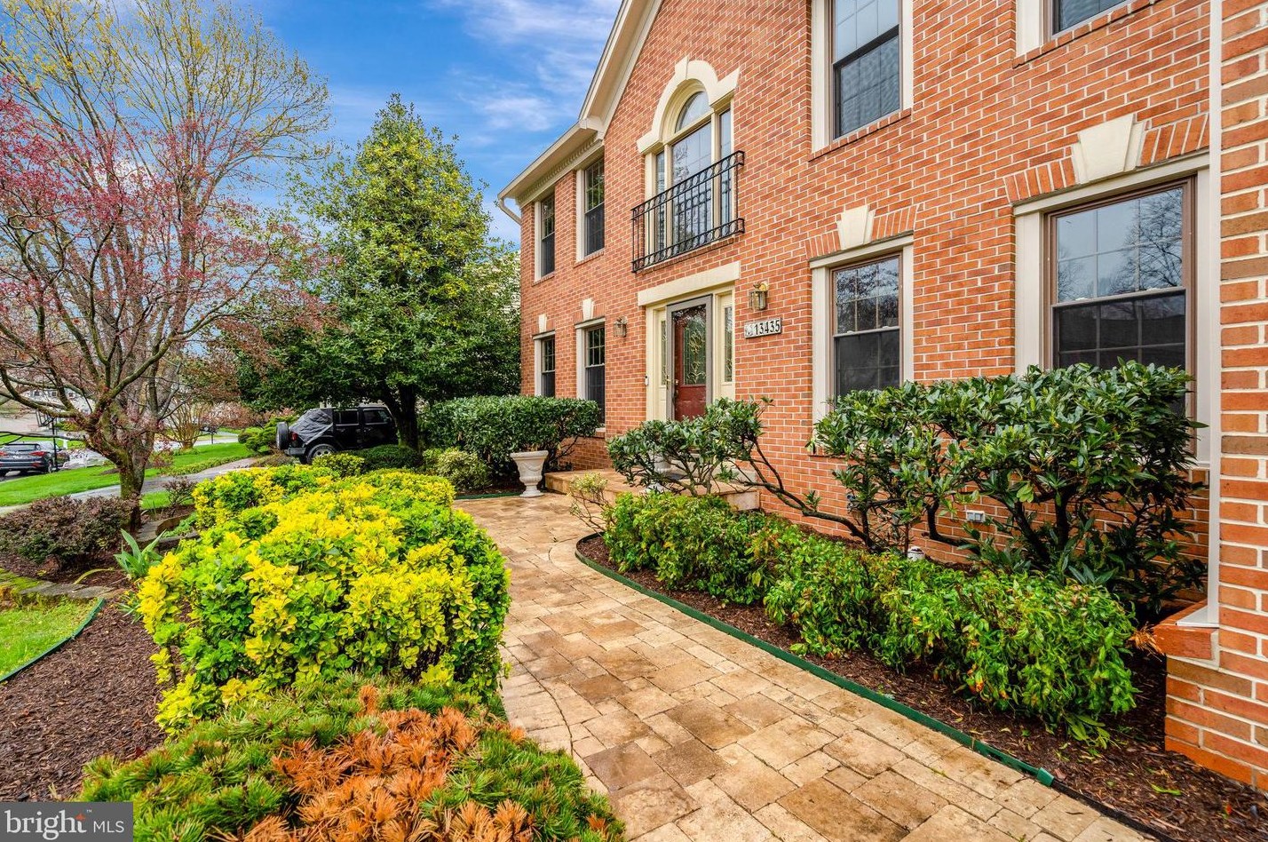 13435 Black Gum Ct, Fairfax, VA 20151-2404
