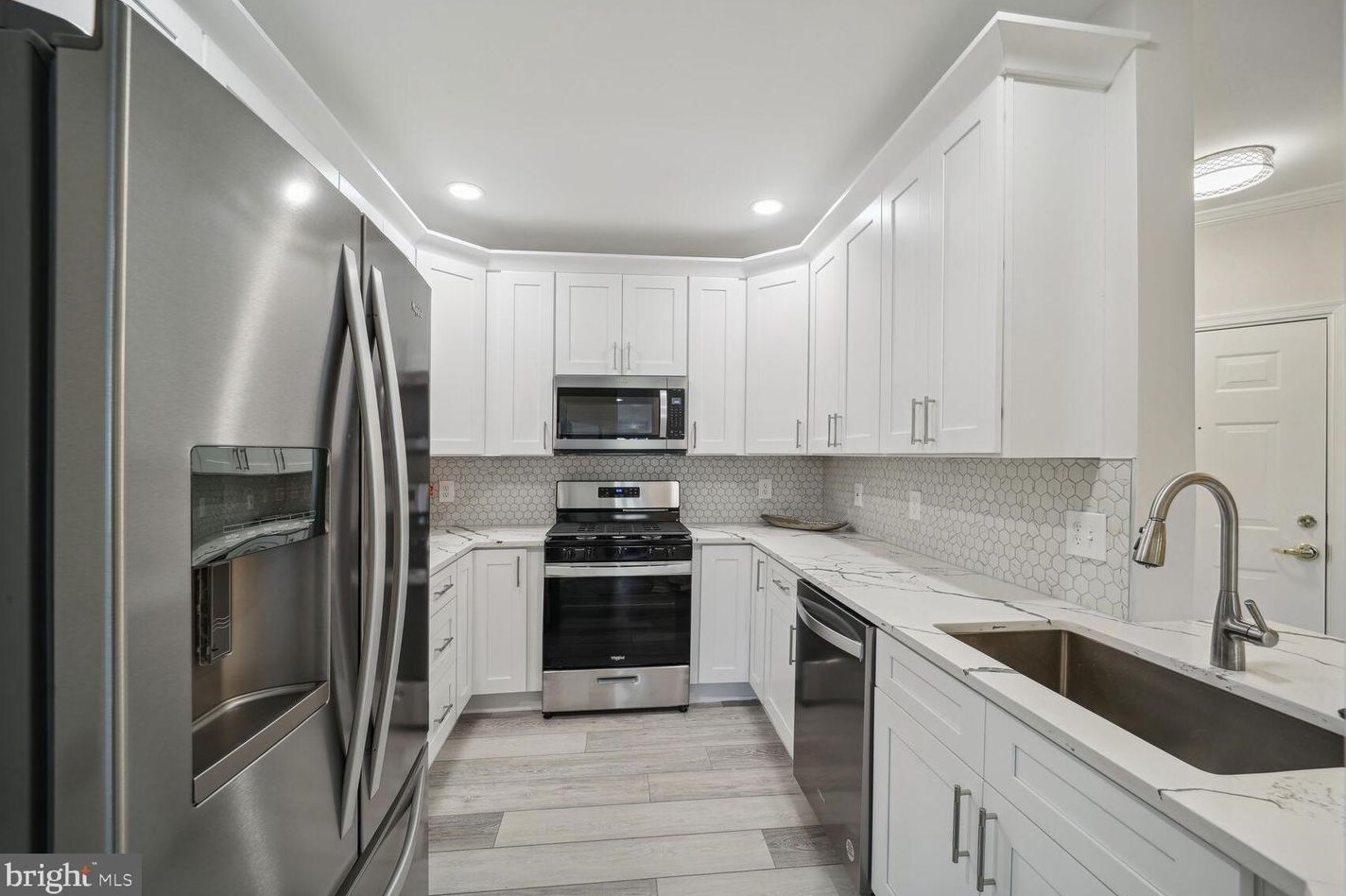 2701 Bellforest Ct #302, Vienna, VA 22180