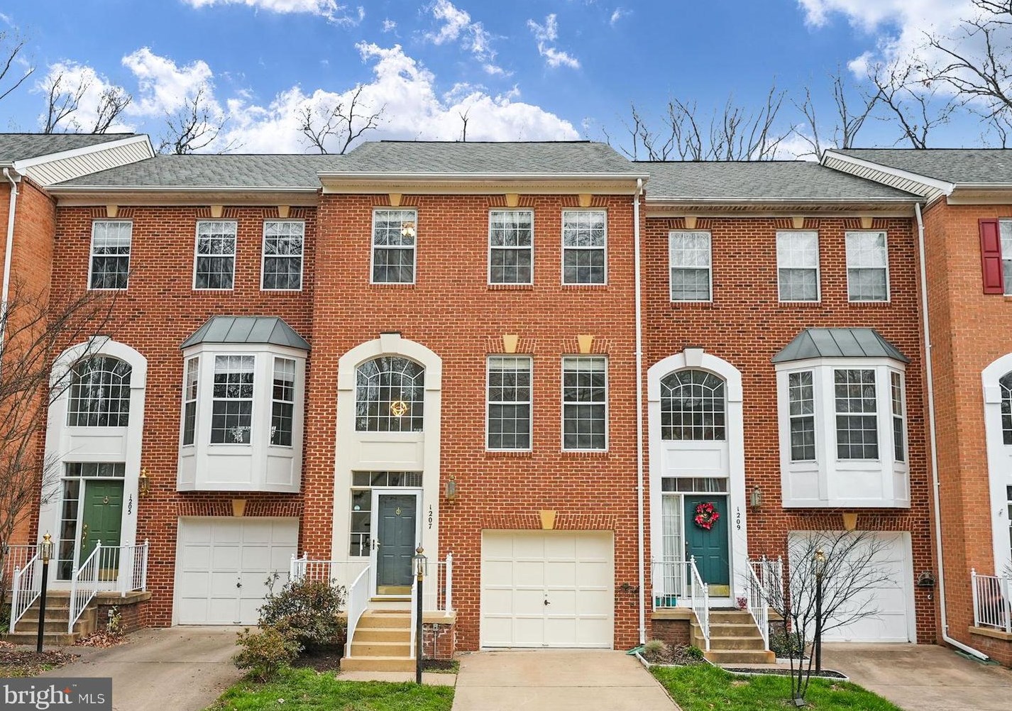 1207 Wild Hawthorn Way, Herndon, VA 20194