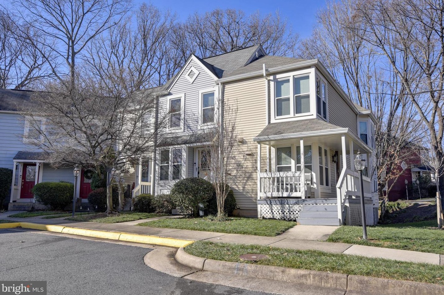 2146 Whisperwood Glen Ln, Herndon, VA 20191