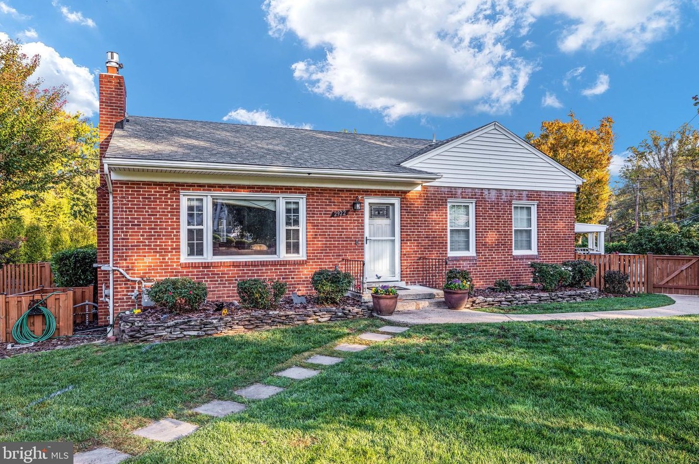 2922 Graham Rd, Falls Church, VA 22042