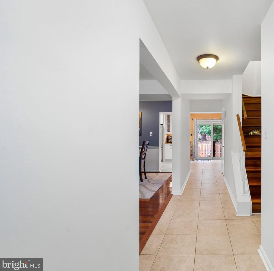 9660 Scotch Haven Dr, Vienna, VA 22181-6129