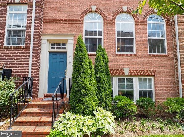 2147 Red Vine Dr, Vienna, VA 22182