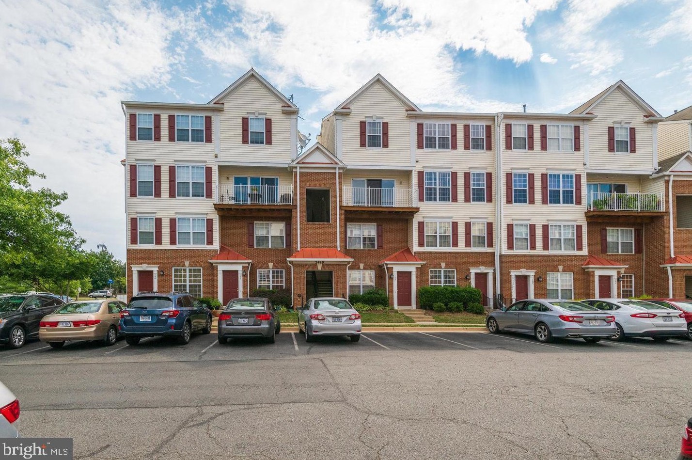2492 Quick St #102, Herndon, VA 20171