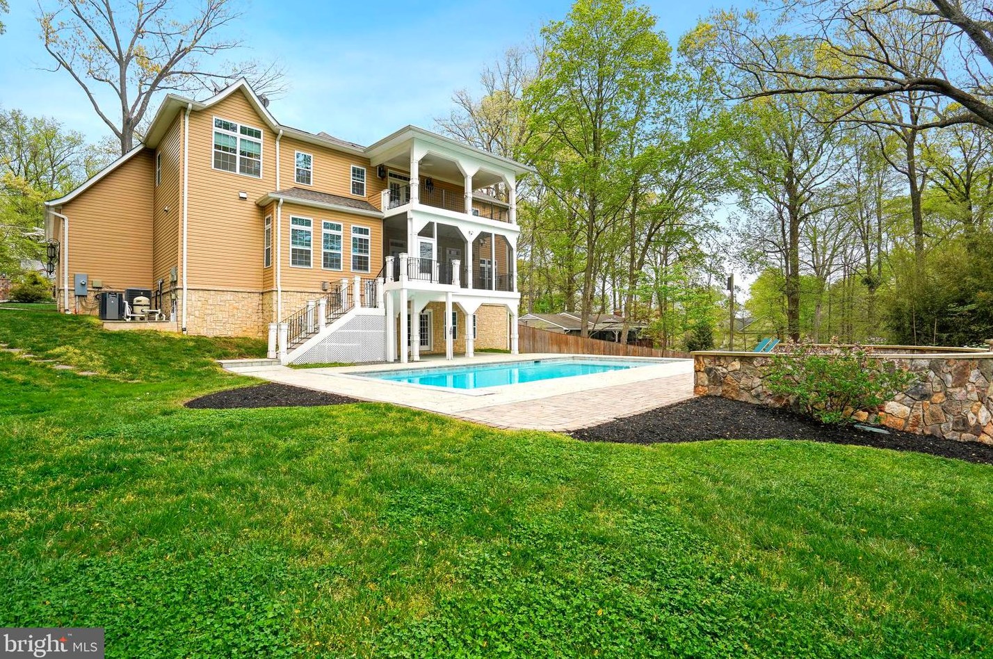 10713 Rosehaven St, Fairfax VA  22030-2826 exterior