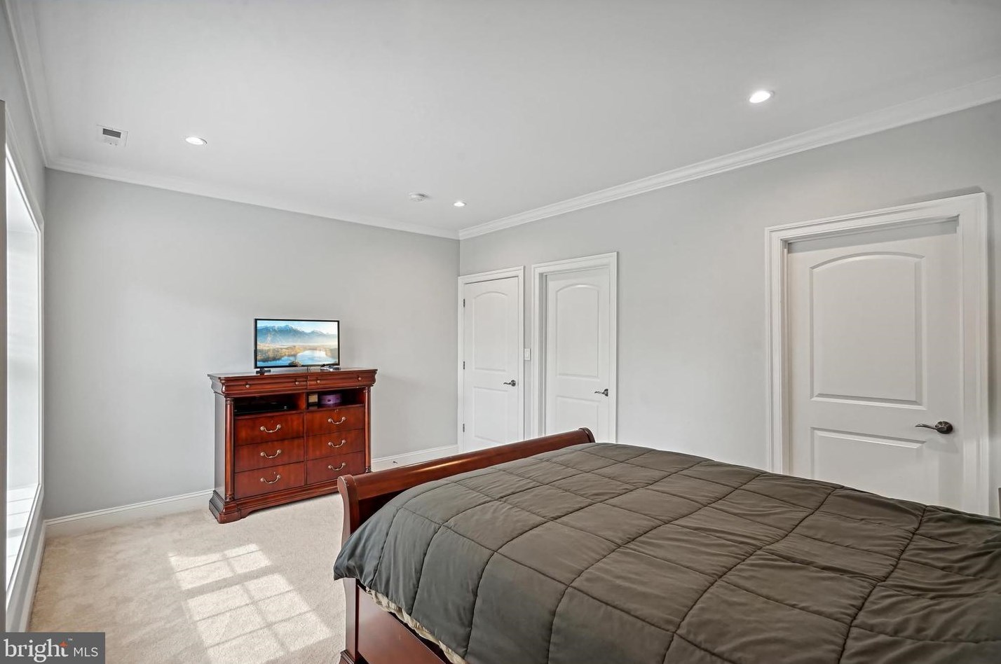 10713 Rosehaven St, Fairfax VA  22030-2826 exterior