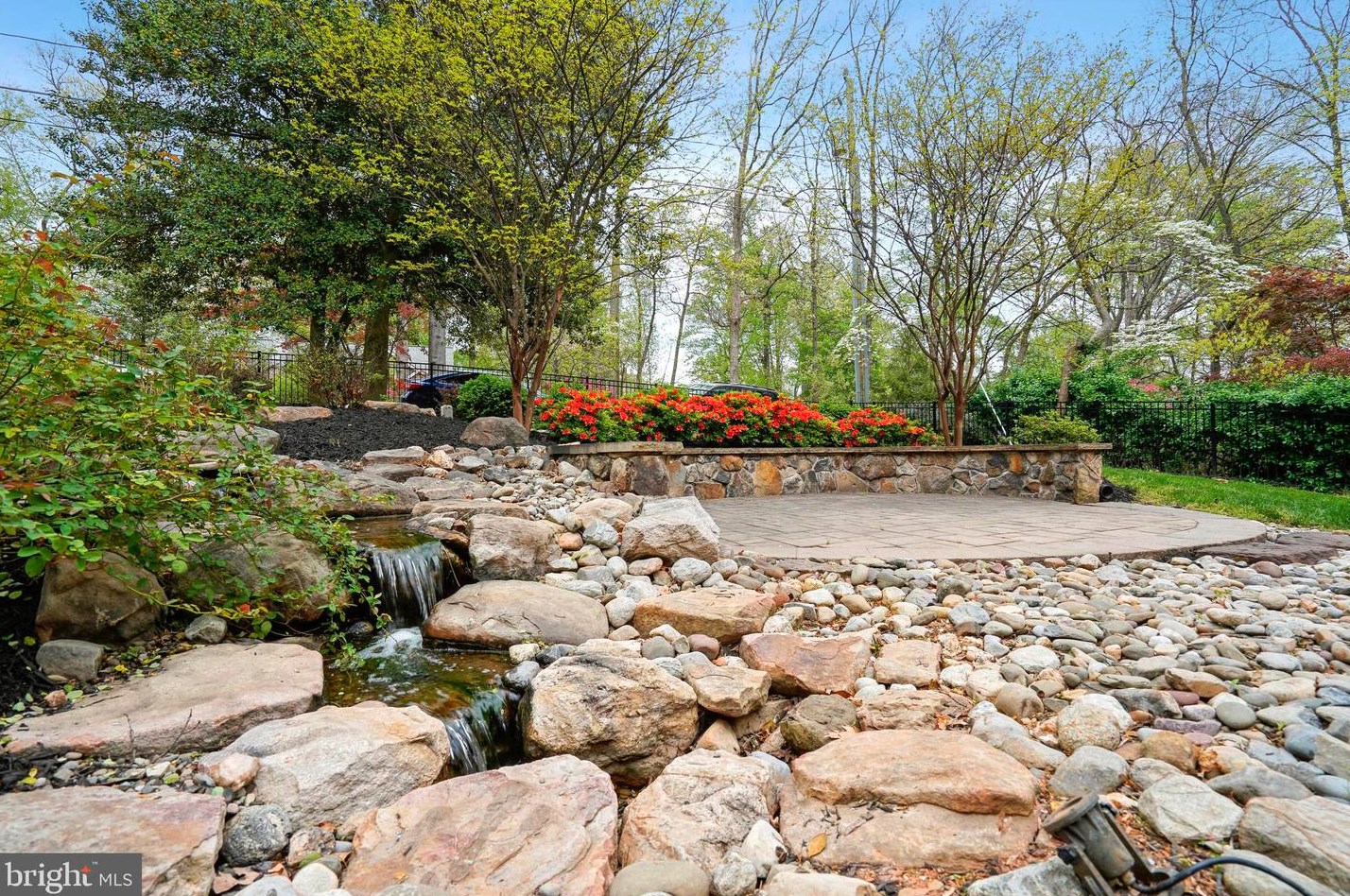 10713 Rosehaven St, Fairfax VA  22030-2826 exterior