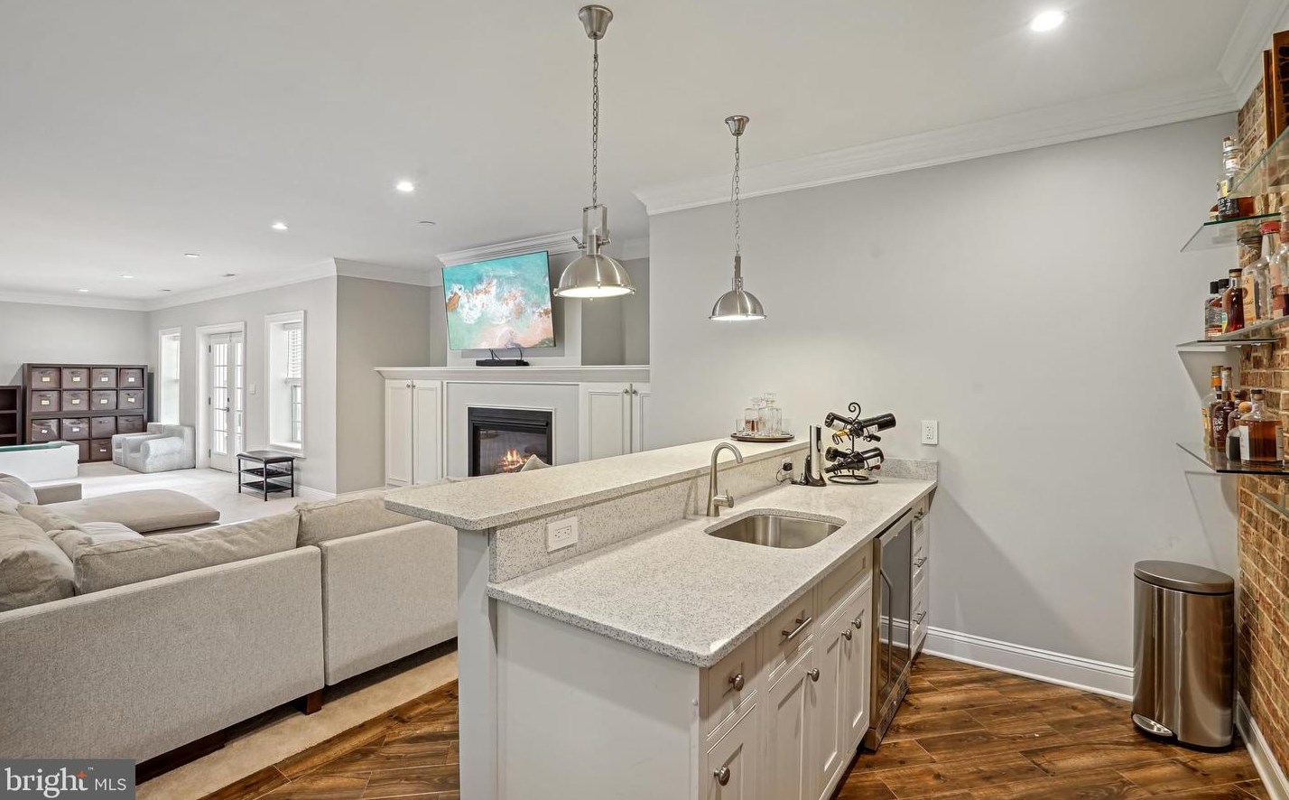 10713 Rosehaven St, Fairfax VA  22030-2826 exterior