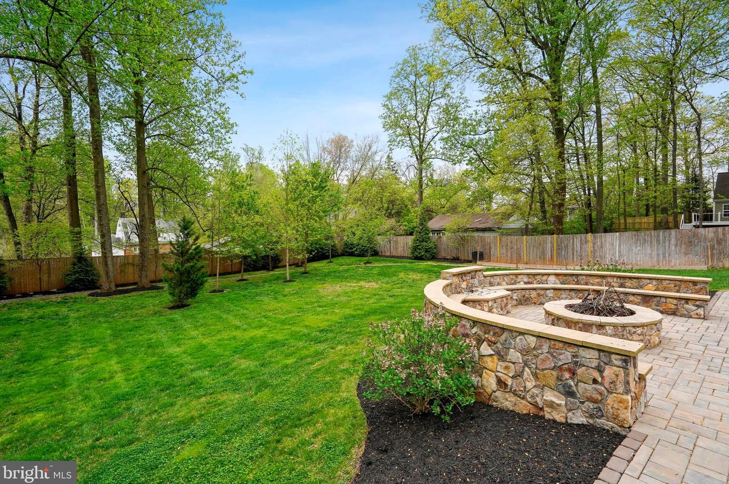 10713 Rosehaven St, Fairfax VA  22030-2826 exterior