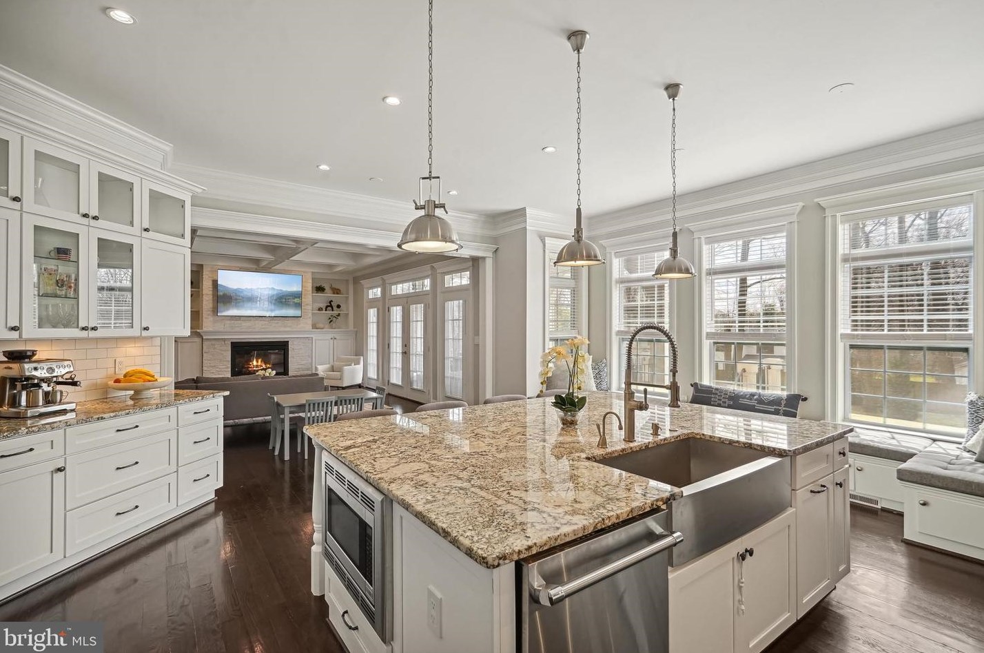 10713 Rosehaven St, Fairfax VA  22030-2826 exterior