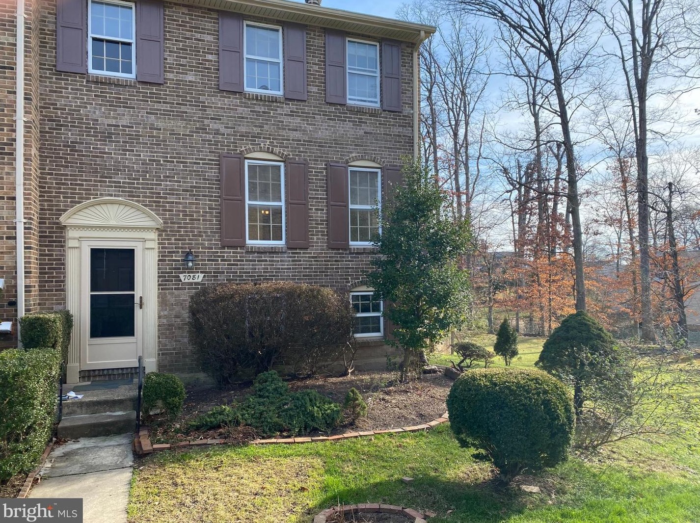 7081 Leewood Forest Dr, Springfield, VA 22151