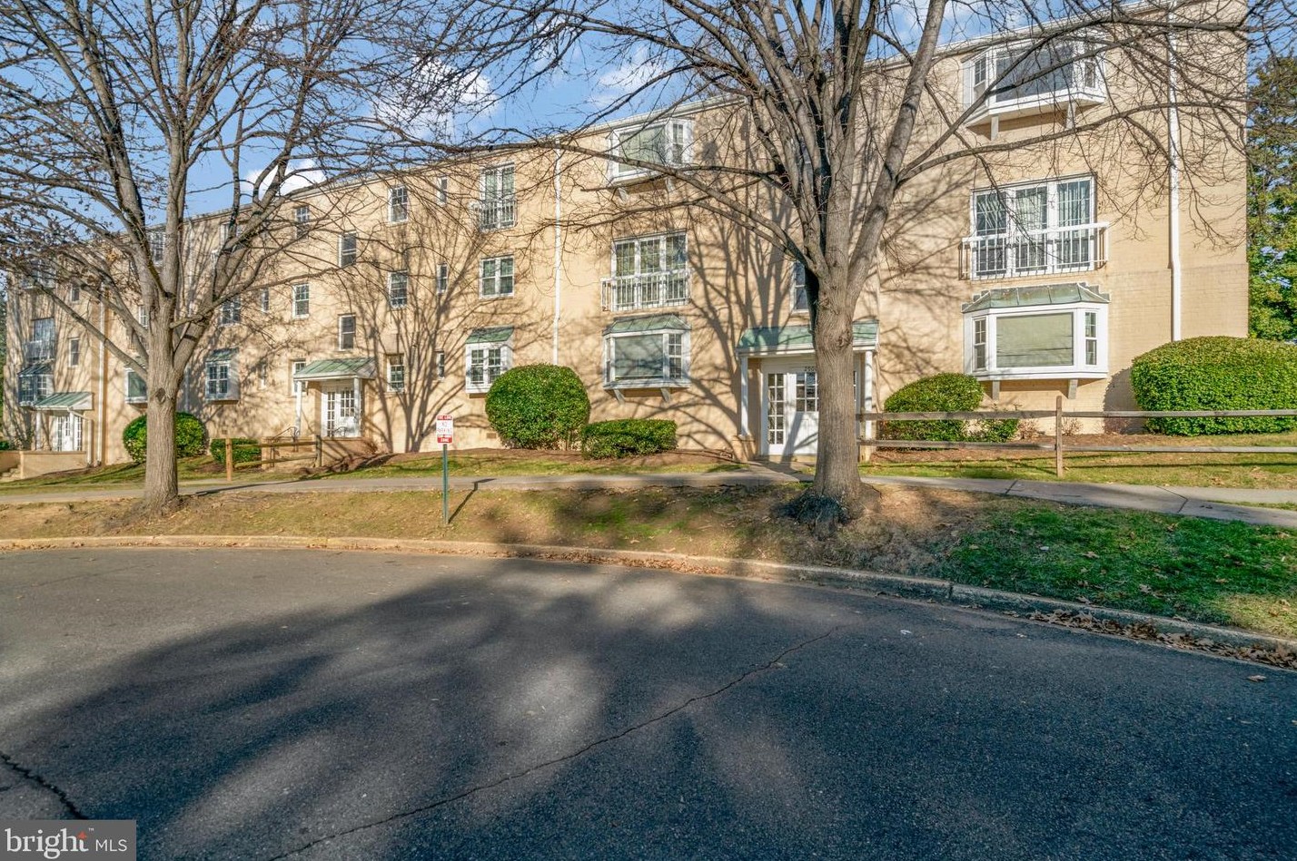 2900 Willston Pl #302, Falls Church, VA 22044