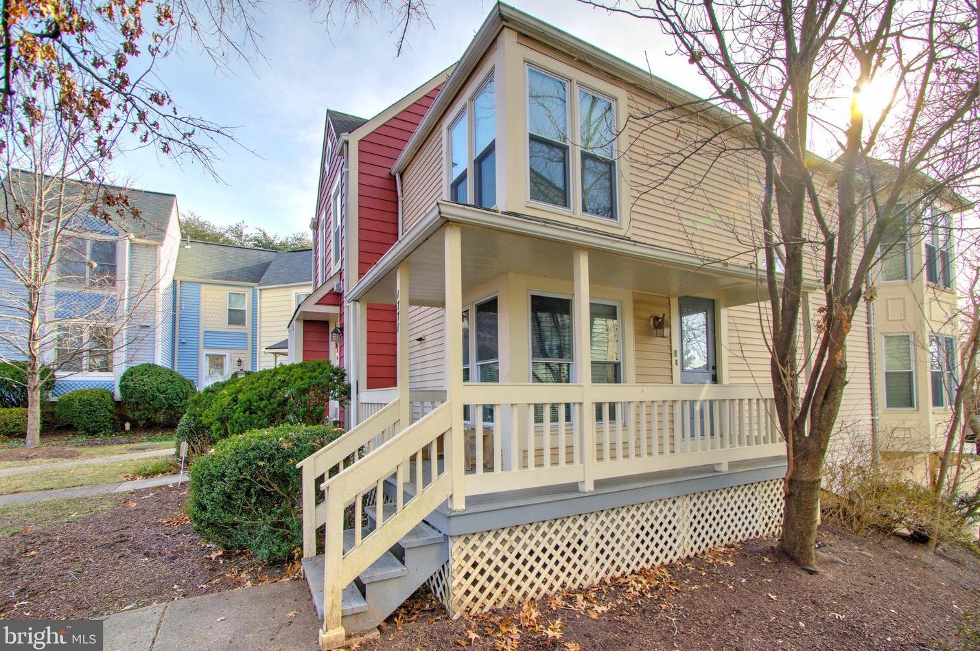 1771 Whisperhill Dr, Herndon, VA 20194