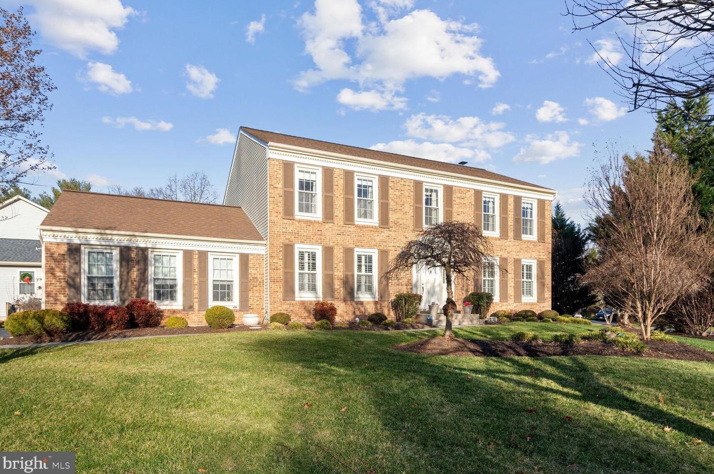 13303 Tuckaway Dr, Fairfax, VA 22033-1105