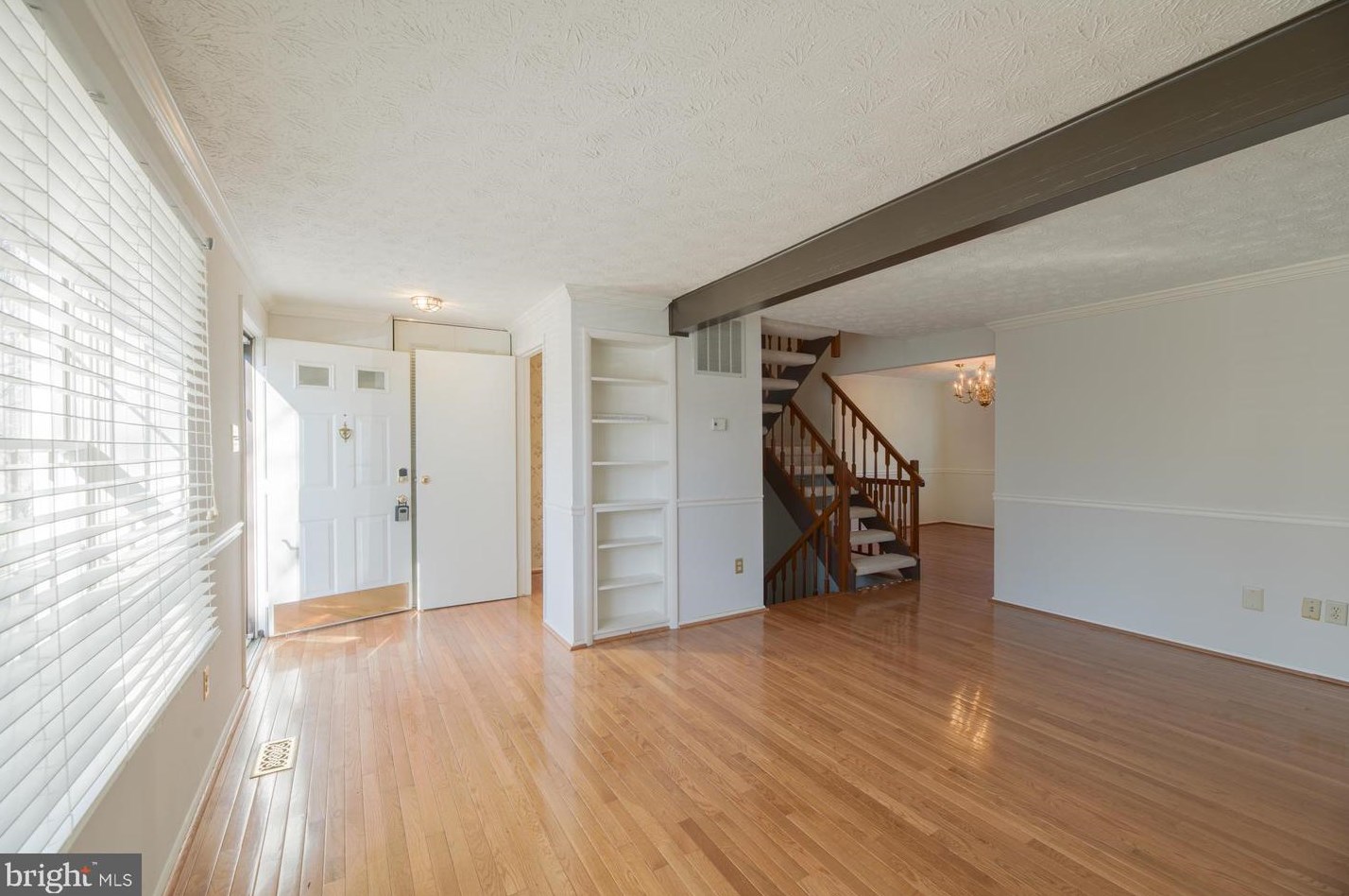 1661 Sierra Woods Dr, Herndon, VA 20194