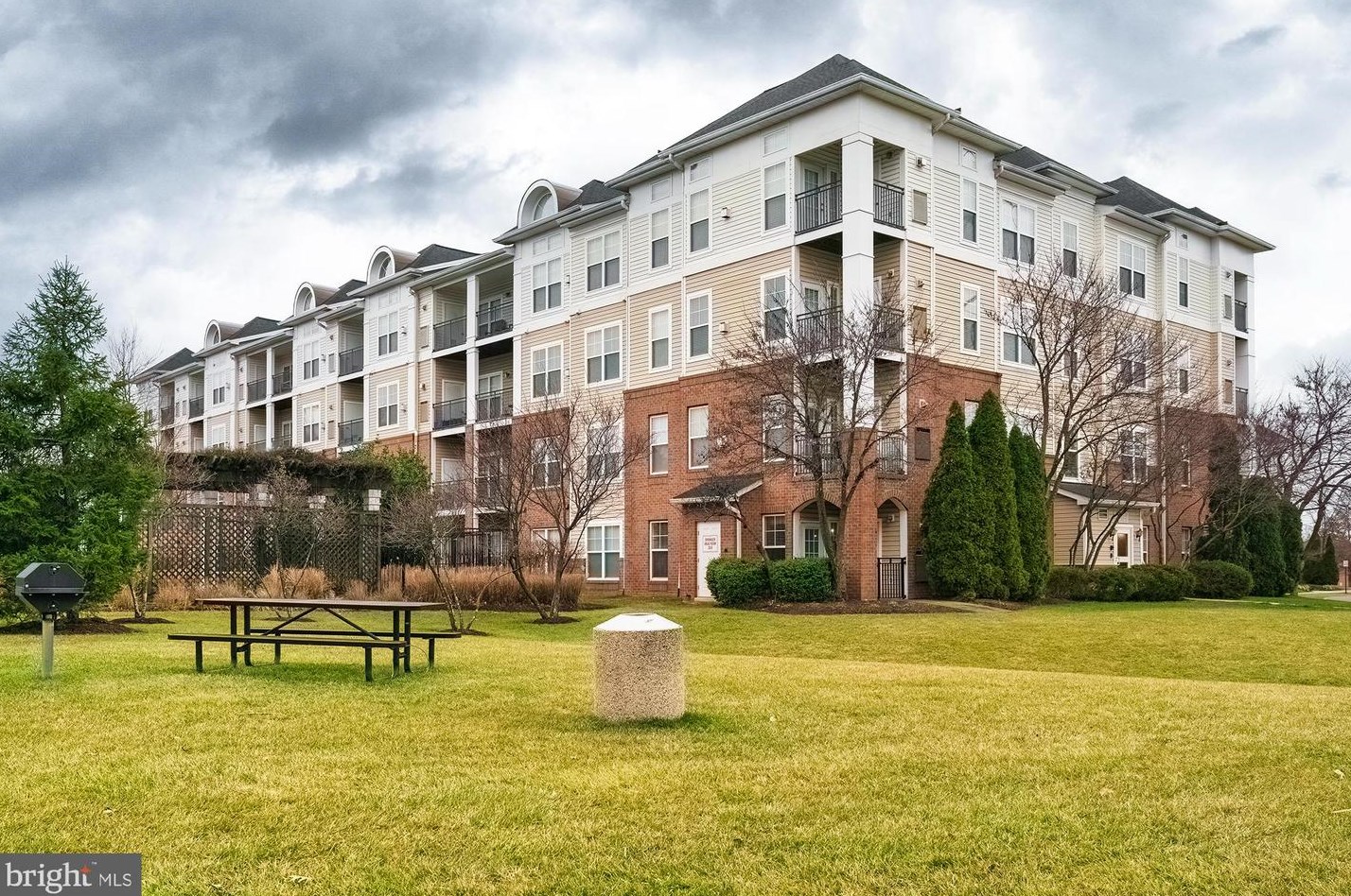 3810 Lightfoot St #406, Fairfax, VA 20151