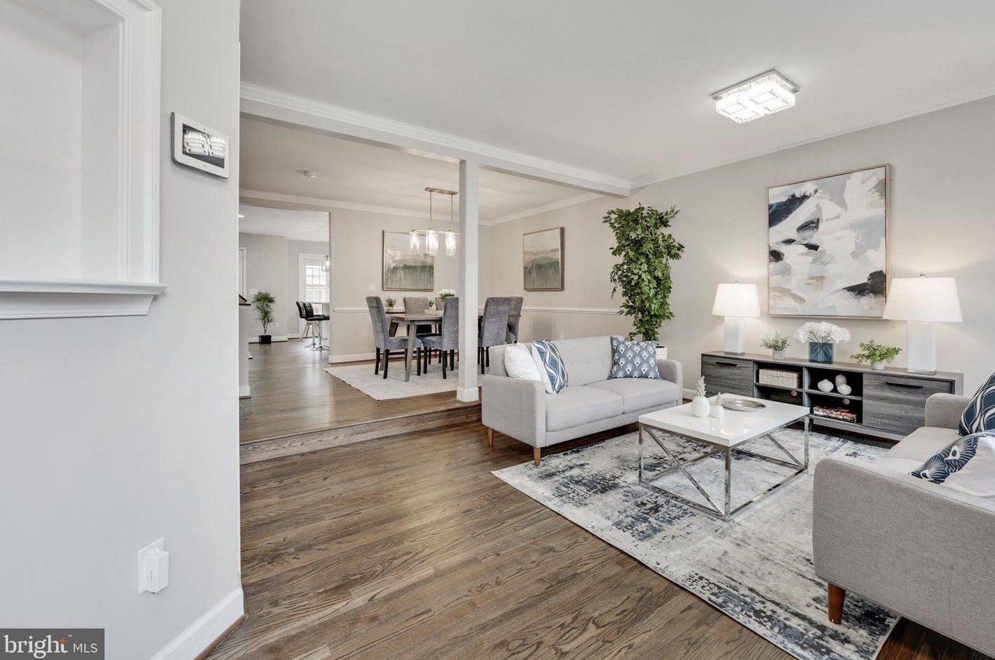 3923 Maximilian Ct, Fairfax, VA 22033