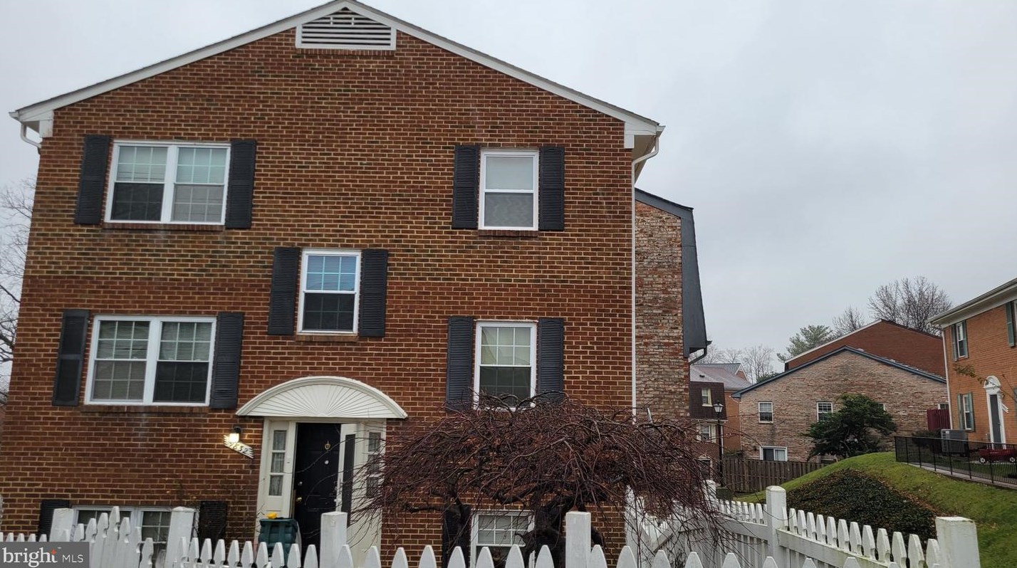 9832 Hagel Cir, Lorton, VA 22079