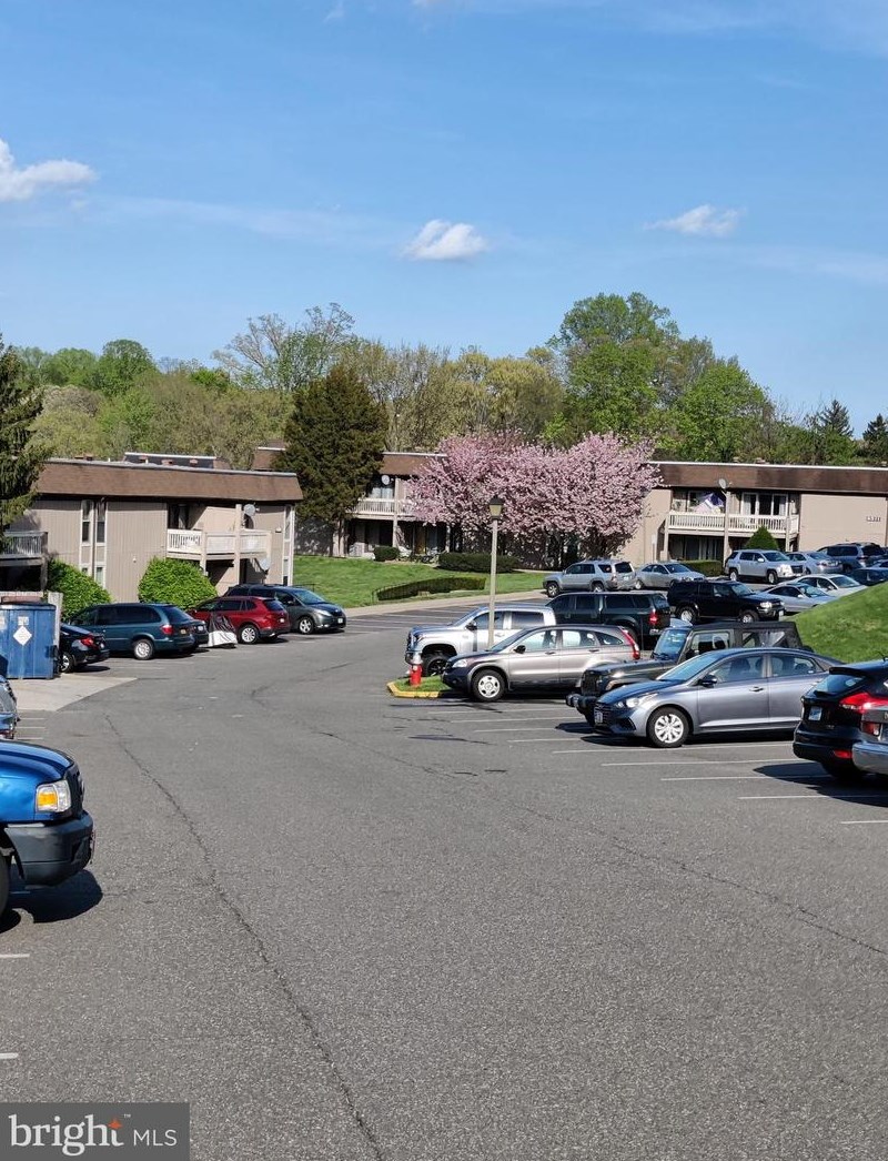 8500 Barrington Ct Apt D, Springfield, VA