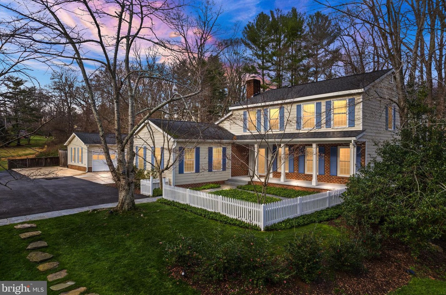 10534 Burke Lake Rd, Fairfax, VA 22039-1807