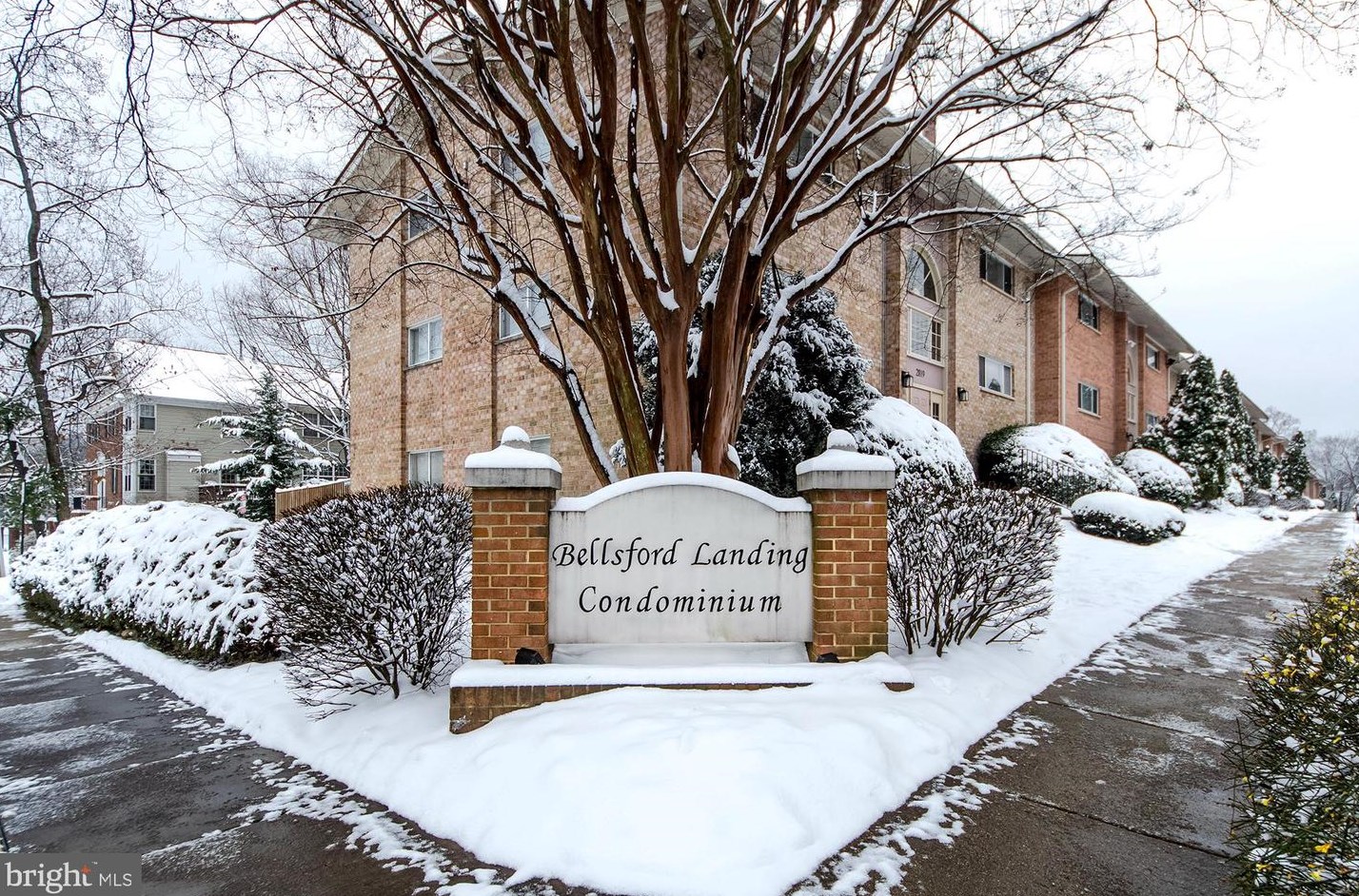 2829 Kalmia Lee Ct, Falls Church VA  22042-1713 exterior