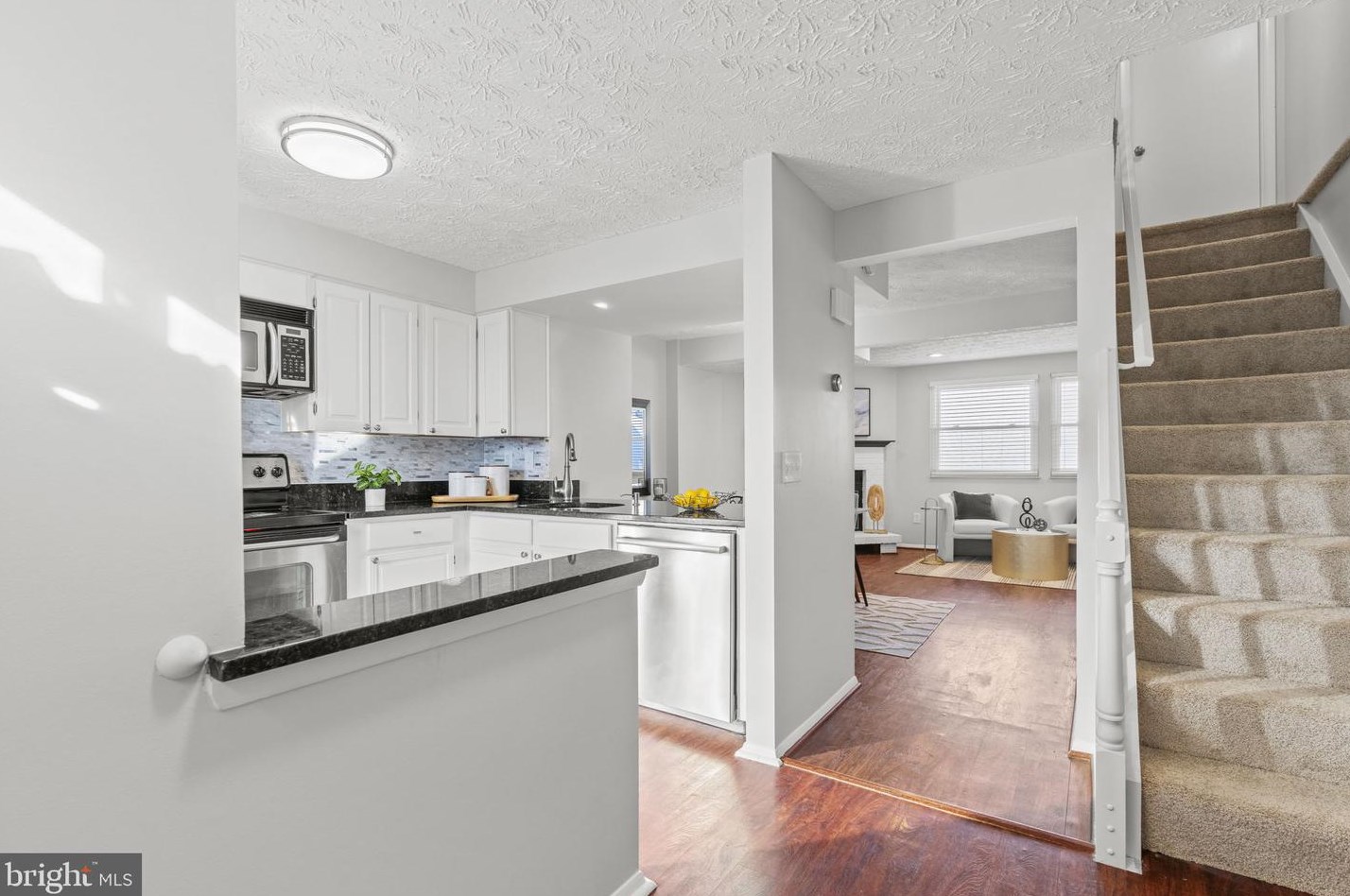 2850 New Providence Ct, Falls Church, VA 22042