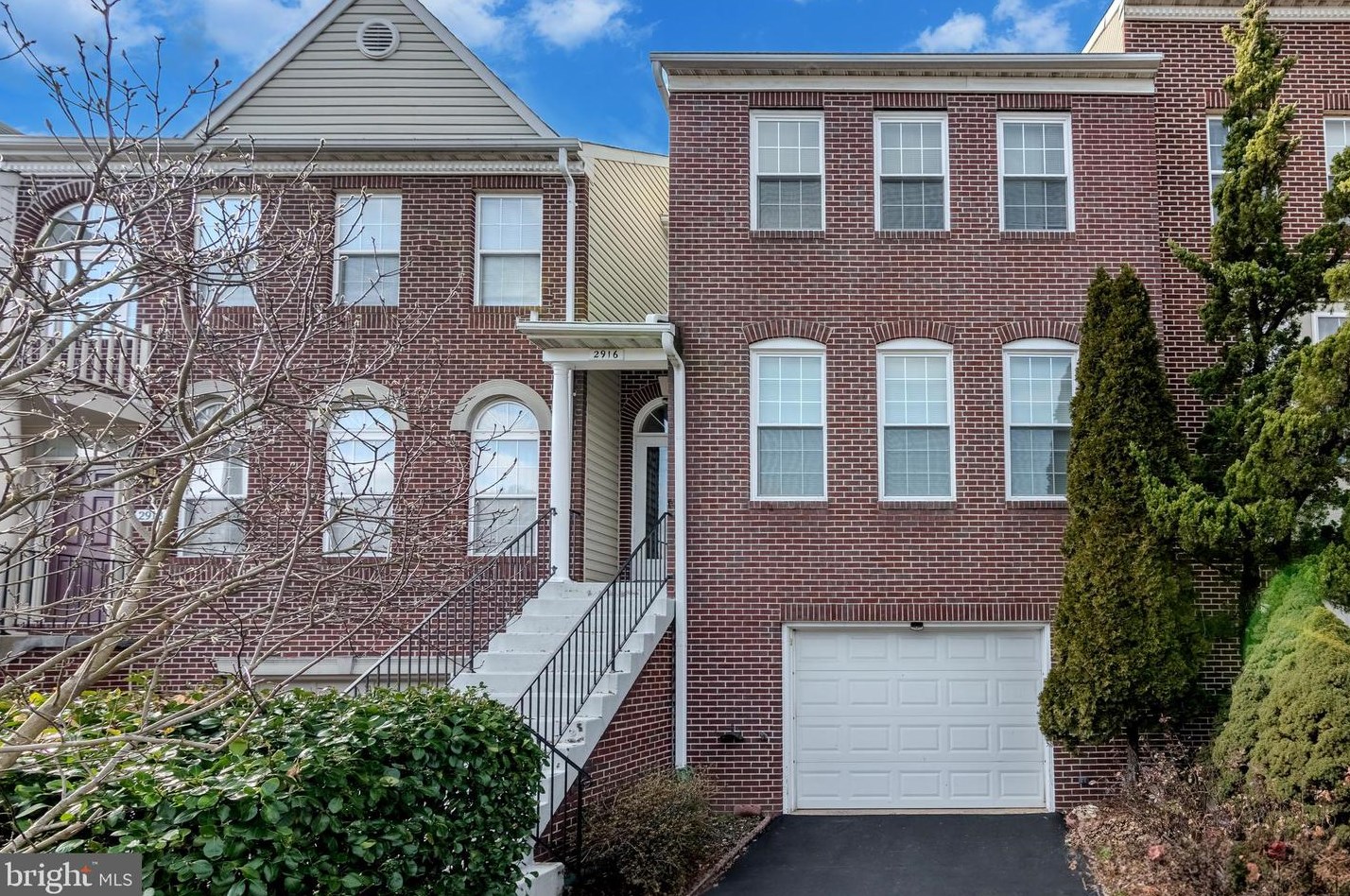 2916 Mainstone Dr, Fairfax, VA 22031