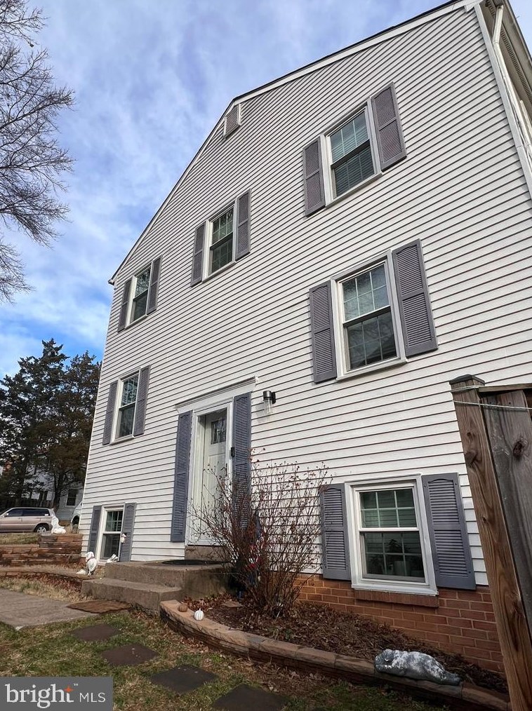 8477 Kitchener Dr, Springfield, VA 22153