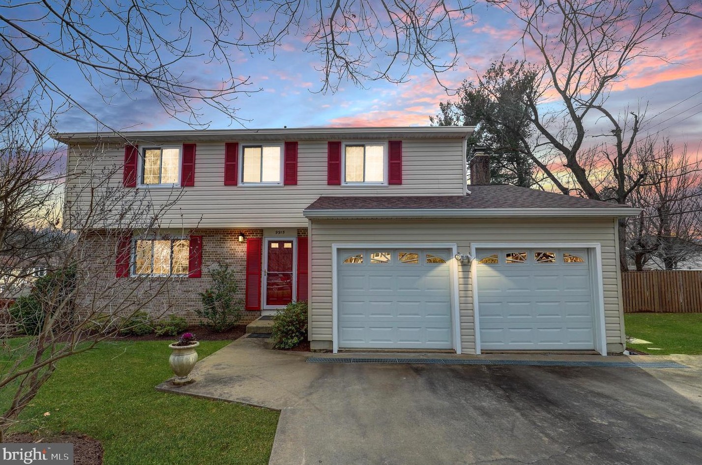 9915 Brightlea Dr, Vienna, VA 22181
