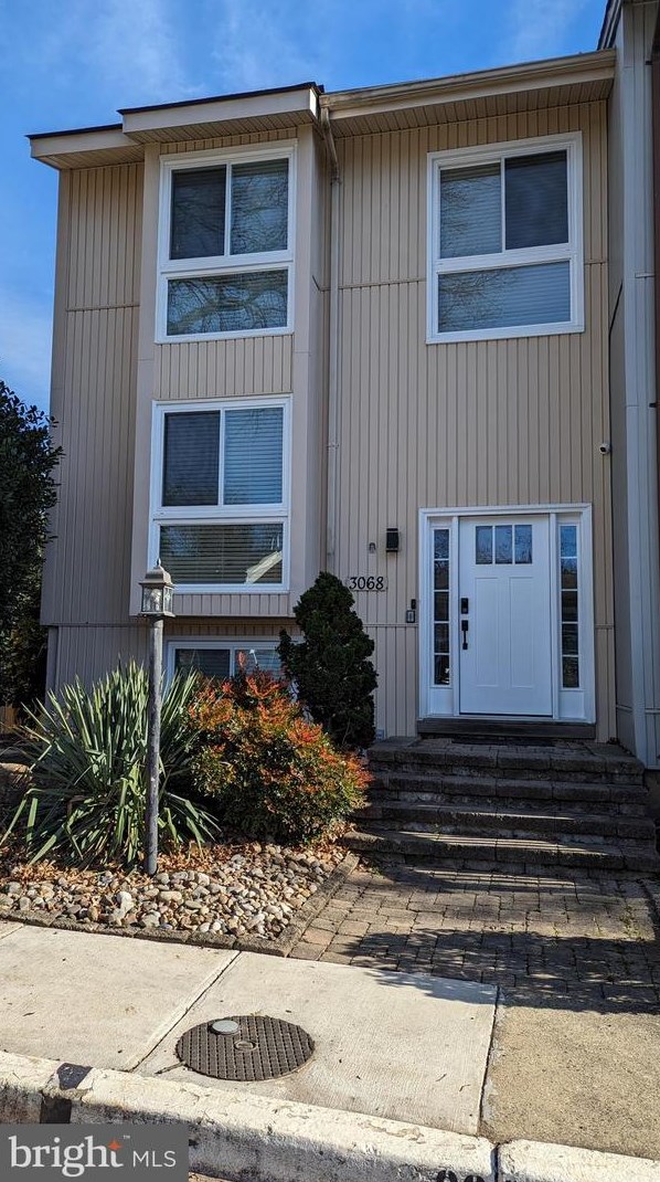 3068 Sugar Ln, Vienna, VA 22181
