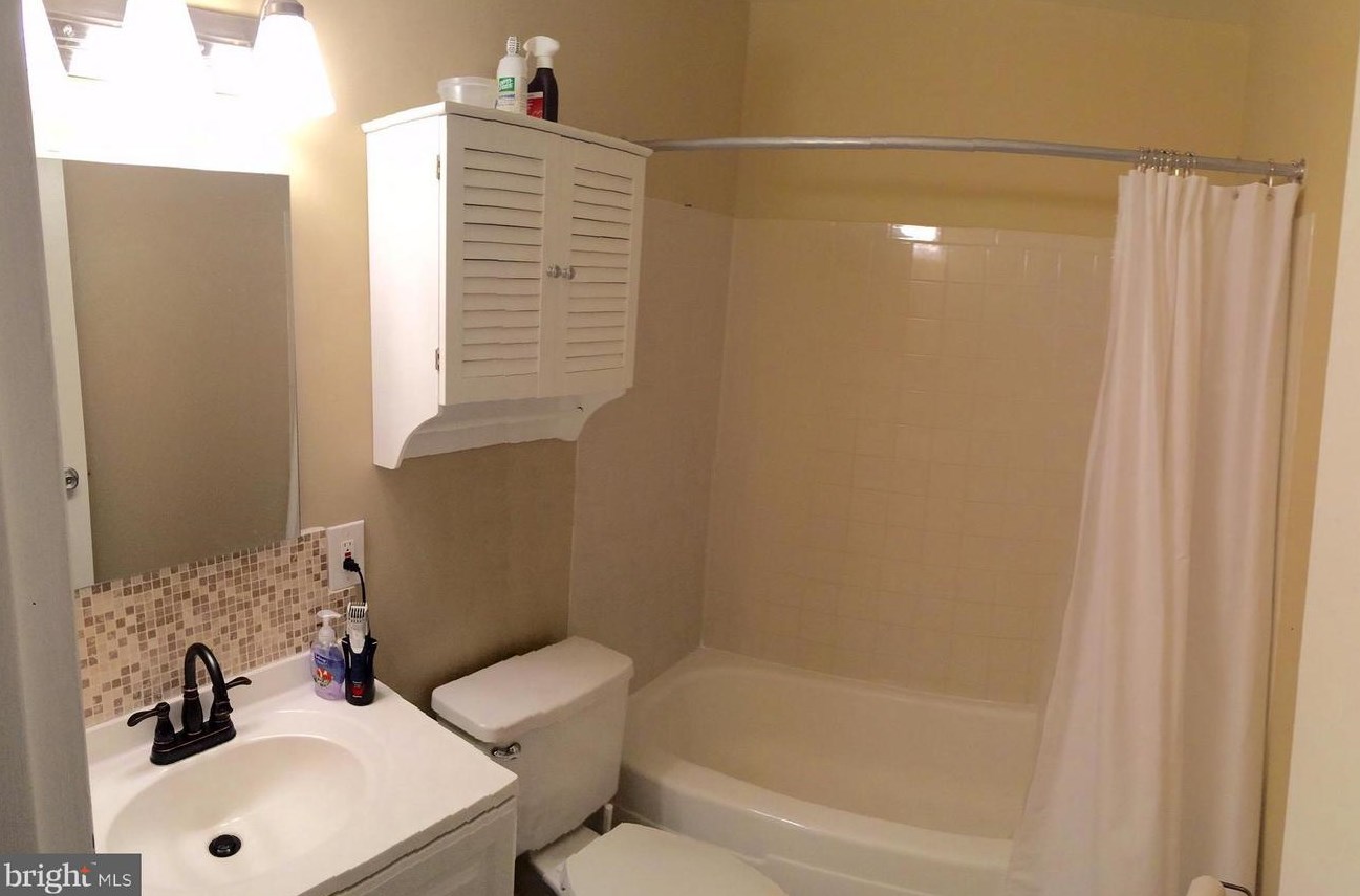 4564 Conwell Dr #204, Annandale, VA 22003