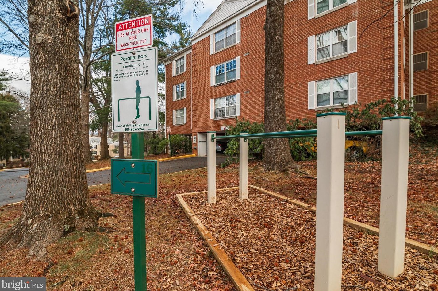 7600 Tremayne Pl, Mc Lean VA  22102-7618 exterior