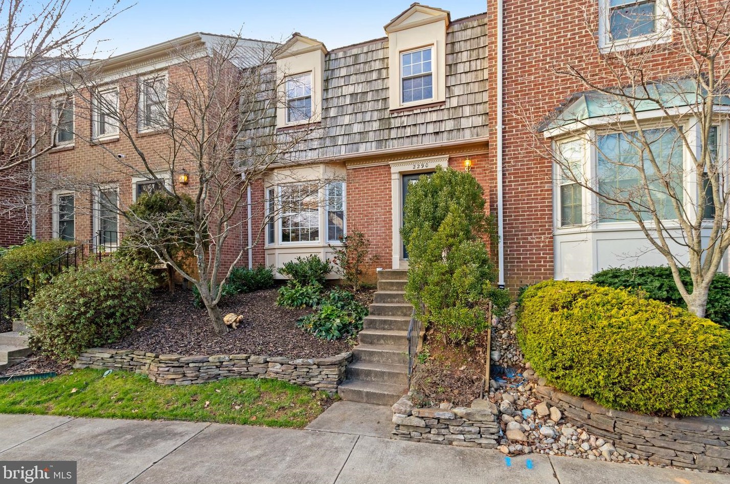 2290 Idylwood Station Ln, Falls Church, VA 22043