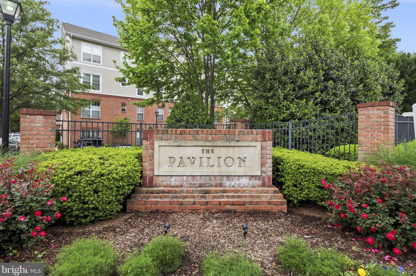 7011 Falls Reach Dr #210, Falls Church, VA 22043