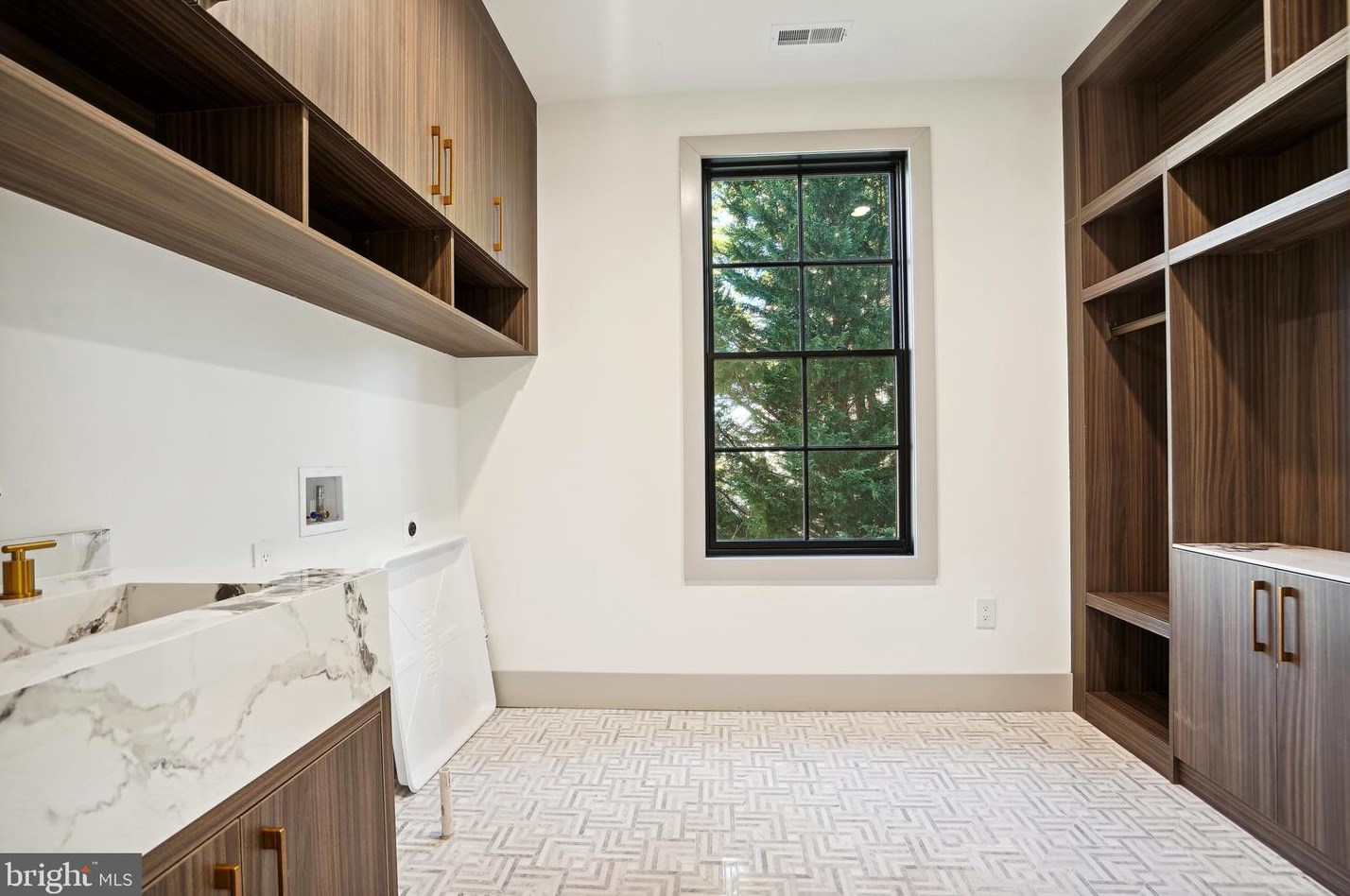 1807 Franklin Ave, Mc Lean VA  22101-5306 exterior